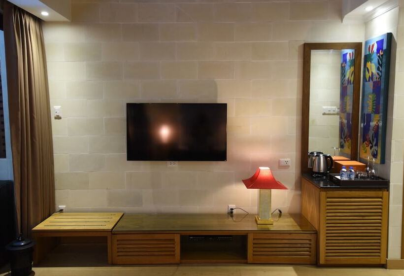 سوییت با چشمانداز استخر, Sunsea Resort