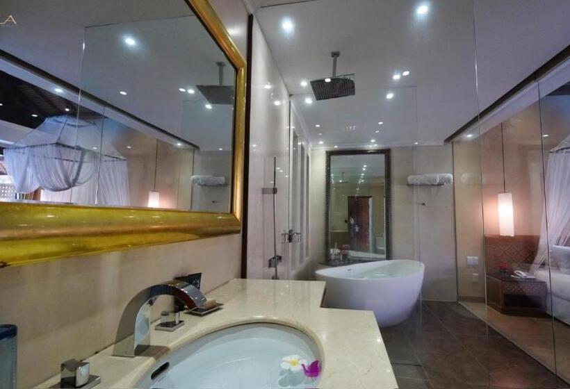سوییت با چشم‌انداز استخر, Sunsea Resort