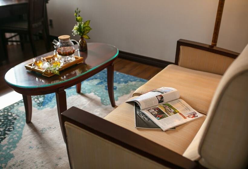 سوییت جونیور, The Tray Hotel Hai Phong
