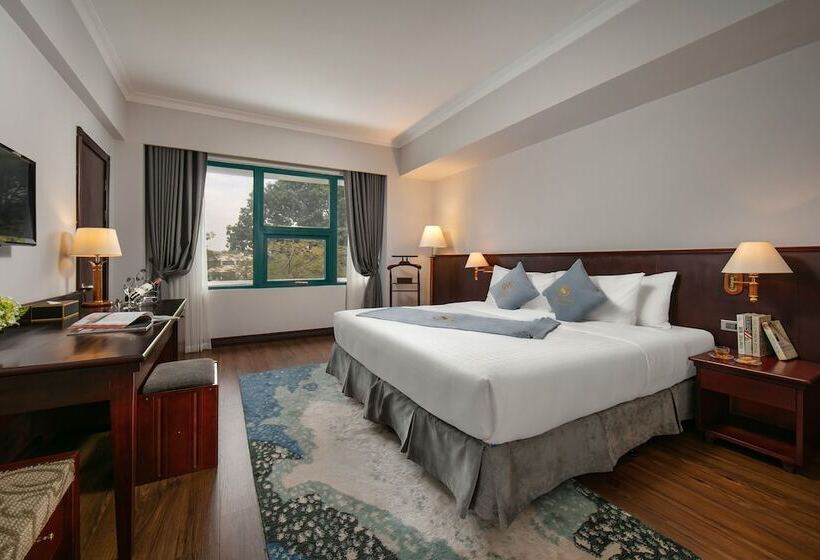 سوییت جونیور, The Tray Hotel Hai Phong