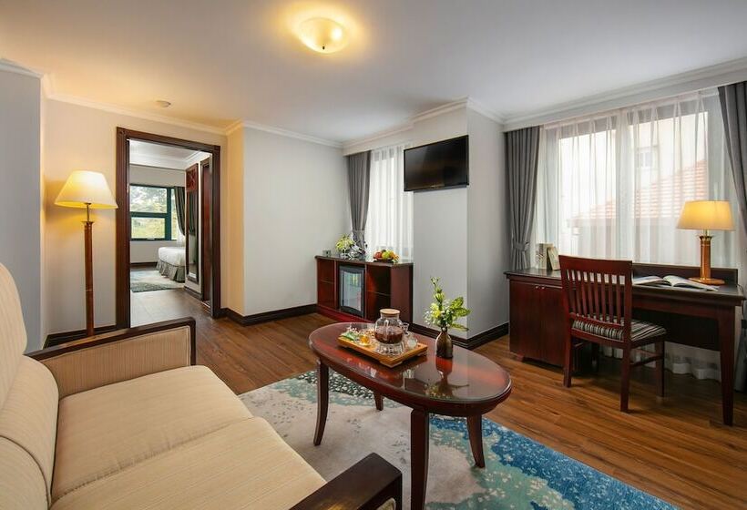 سوییت جونیور, The Tray Hotel Hai Phong