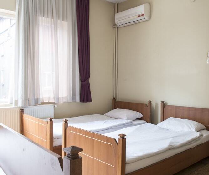 デラックストリプルルーム, Cheers Midtown Hostel