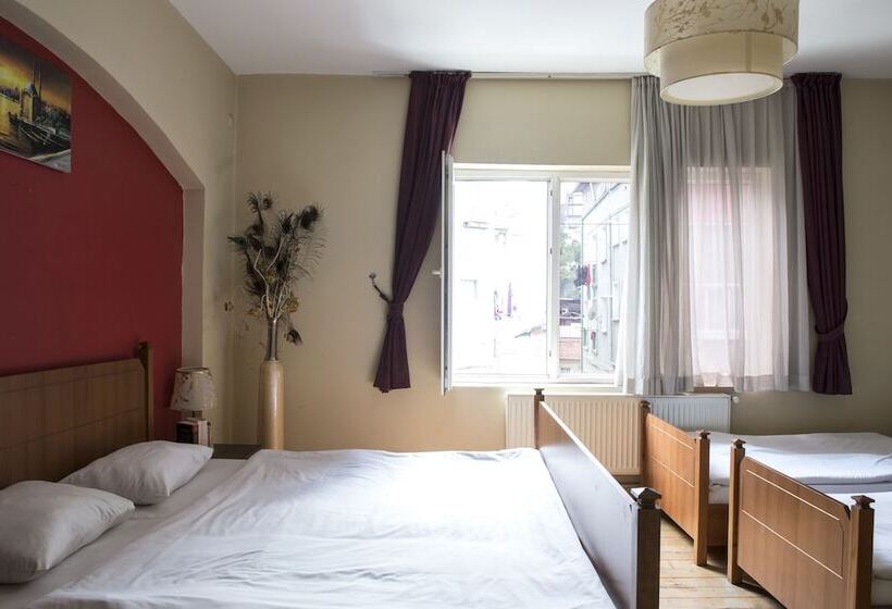 デラックストリプルルーム, Cheers Midtown Hostel