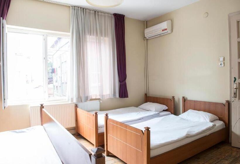 スタンダード4人部屋, Cheers Midtown Hostel