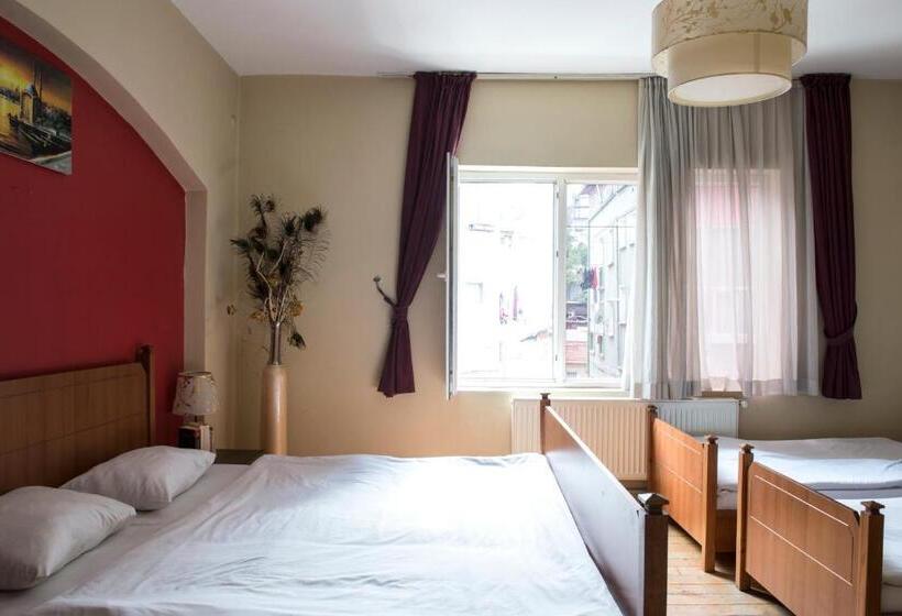 スタンダード4人部屋, Cheers Midtown Hostel