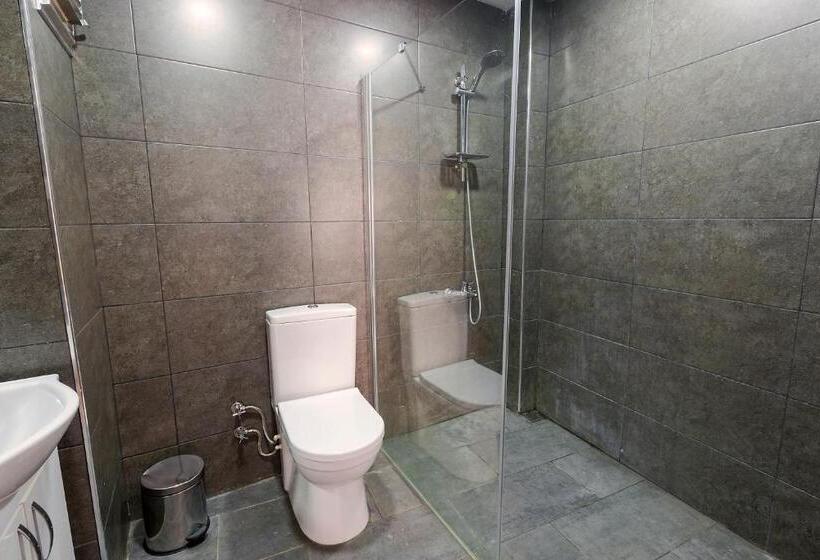 エクゼクティブトリプル, Cheers Midtown Hostel