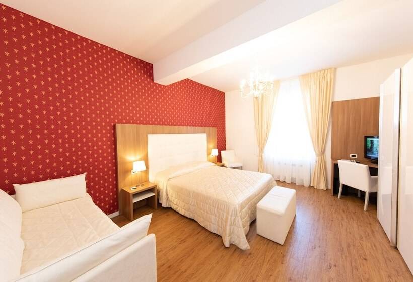 Habitació Quàdruple Estàndard, Albergo Rossini 1936  Small & Charming