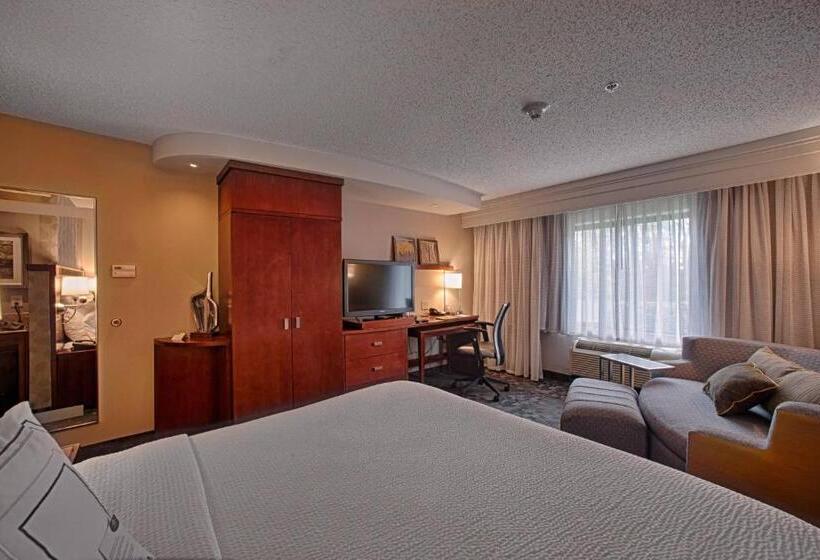 Стандартный Номер Кровать Кинг, Courtyard Wall At Monmouth Shores Corporate Park