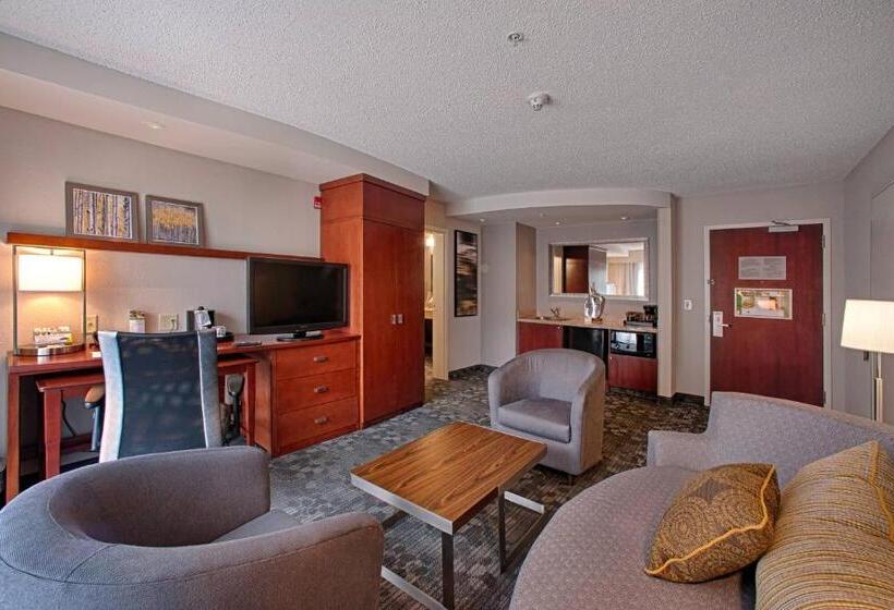 Люкс 2 Спальни, Courtyard Wall At Monmouth Shores Corporate Park