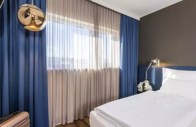 اتاق استاندارد یک نفره, Plaza Inn Graz