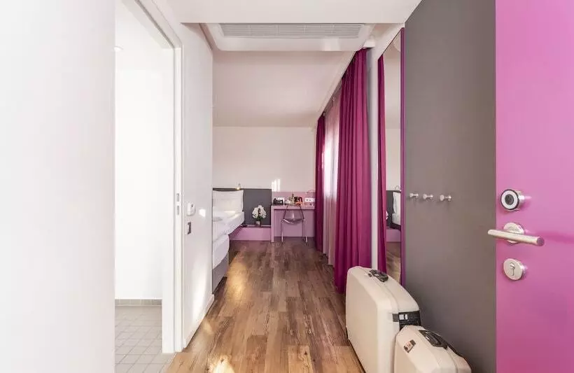 اتاق راحتی سه تخته, Plaza Inn Graz
