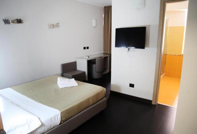 エコノミールーム, Sogni D Oro Airport