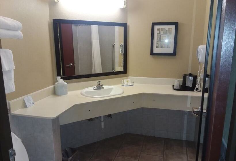 جناح, Comfort Inn & Suites