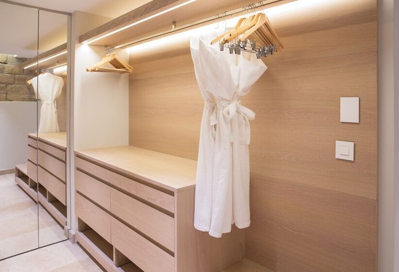 סוויטת ג'וניור נוף לים, Compass House Boutique Hotel   Adults Only