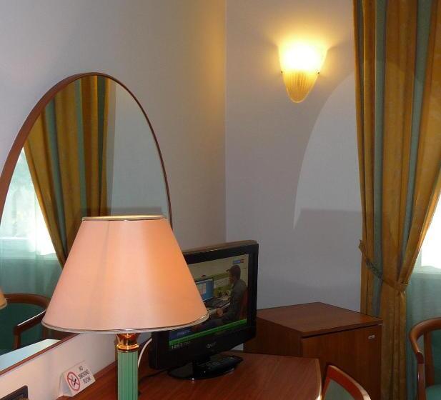 חדר סופריור לשלושה, Cristallo