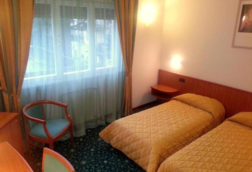 חדר סופריור לשלושה, Cristallo