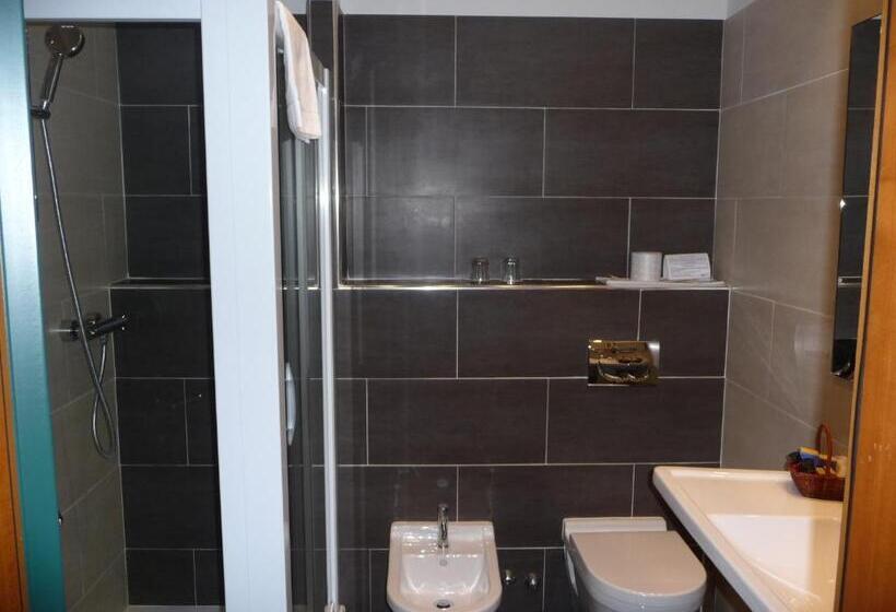 חדר משפחתי, Cristallo