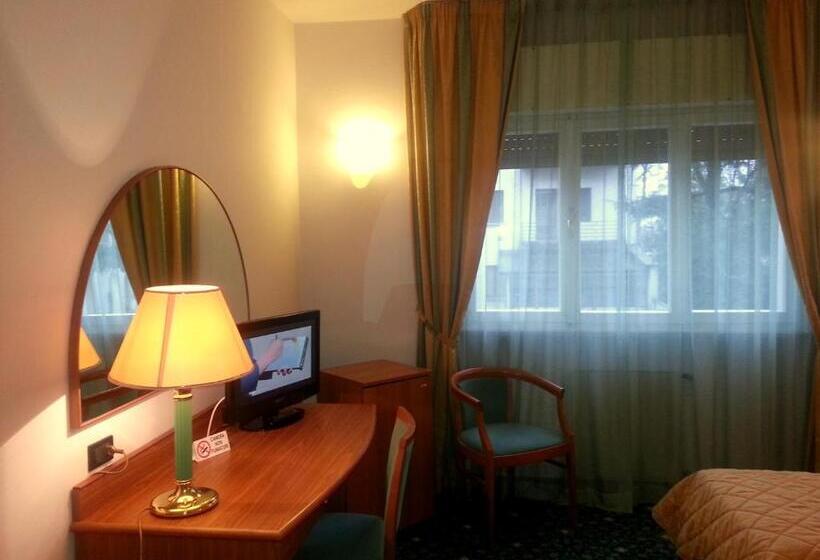 חדר משפחתי, Cristallo