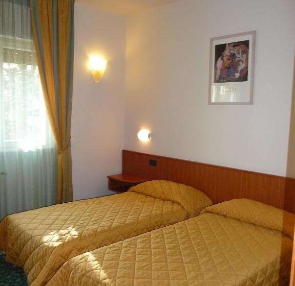 חדר משפחתי, Cristallo