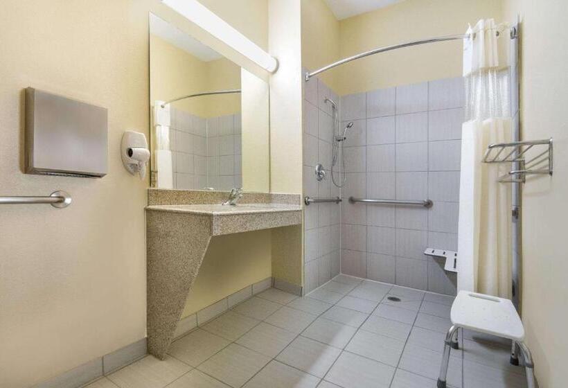 חדר סטנדרט עם מיטת קינג, Days Inn By Wyndham Baytown East
