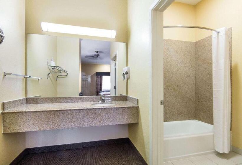 غرفة ديلوكس لذوى الاحتياجات الخاصة, Days Inn By Wyndham Baytown East