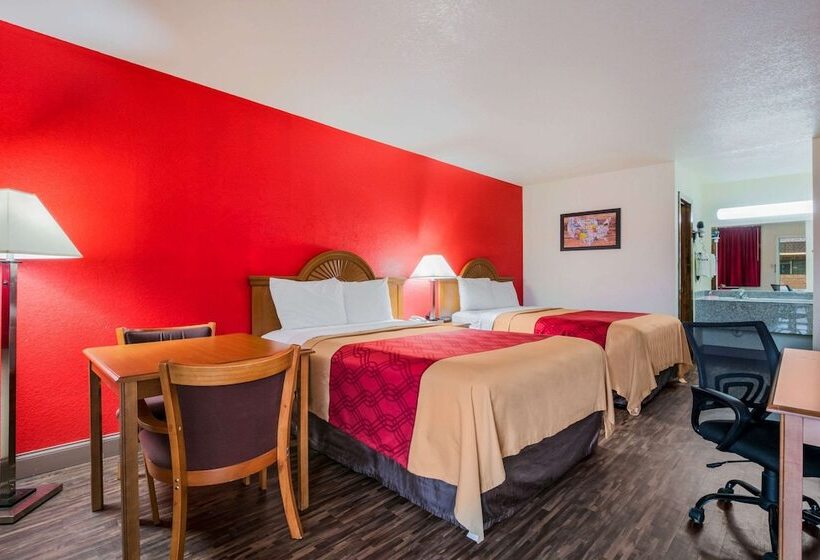 غرفه قياسيه سريرين مزدوجين, Econo Lodge & Suites Brinkley