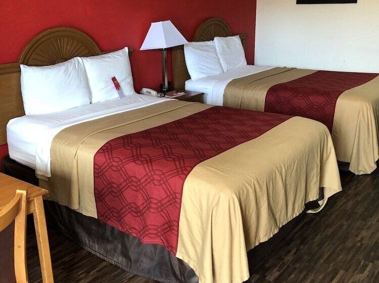 ２ダブルベッドのスタンダードルーム, Econo Lodge & Suites Brinkley