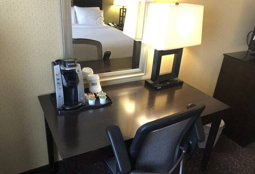 Номер Стандарт, Holiday Inn Express Hotel & Suites Lansing Dimondale, An Ihg