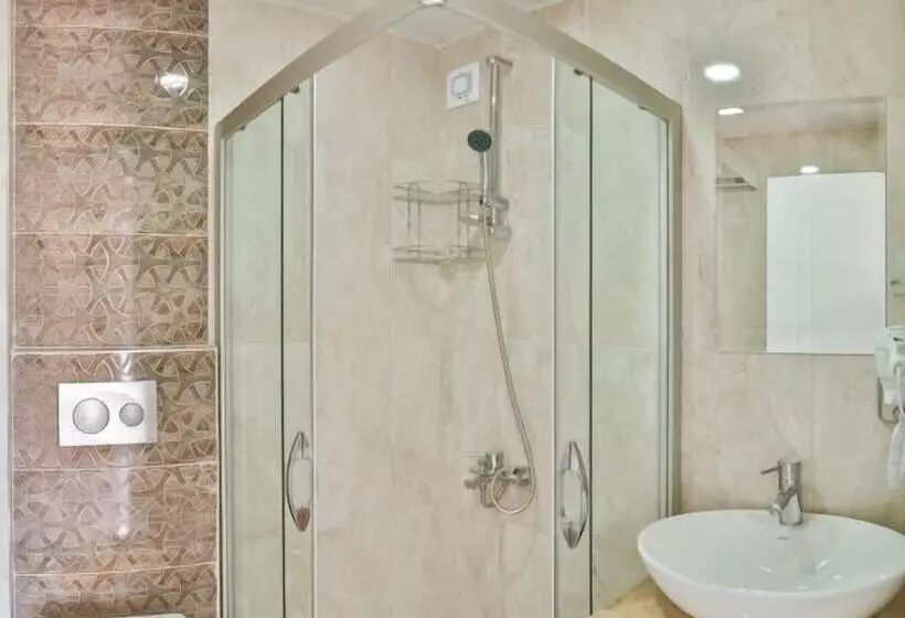 اتاق استاندارد سه نفره, Kayahan