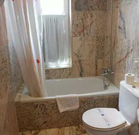 اتاق استاندارد سه نفره, Narcea