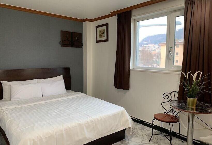 标准间, New World