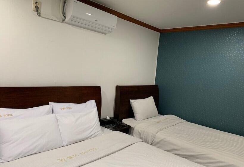 豪华房间, New World