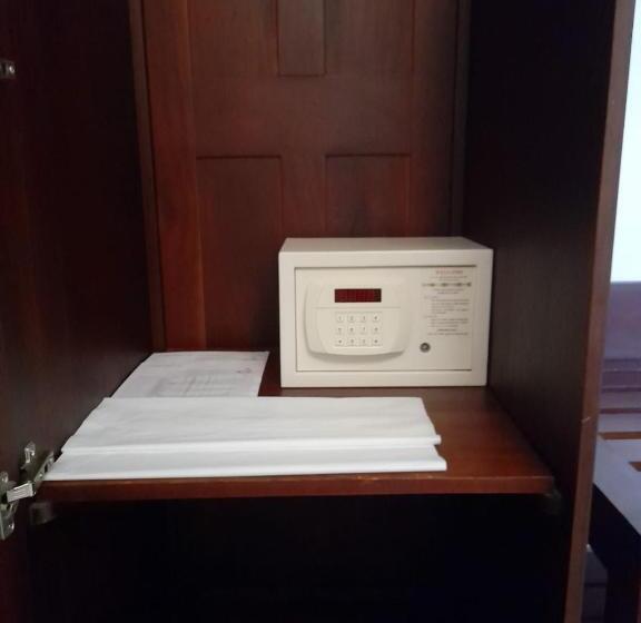 Delüks Üç Kişilik Oda, Pigeon Island Beach Resort