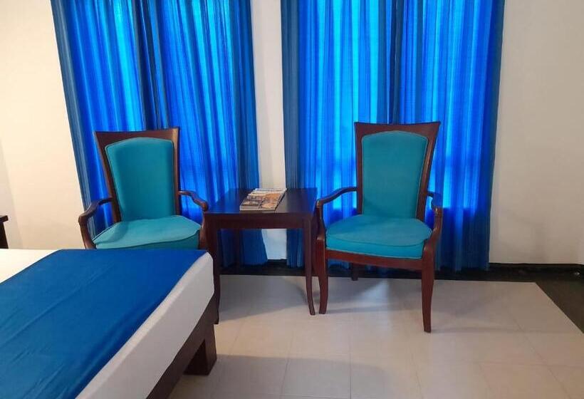 Delüks Üç Kişilik Oda, Pigeon Island Beach Resort