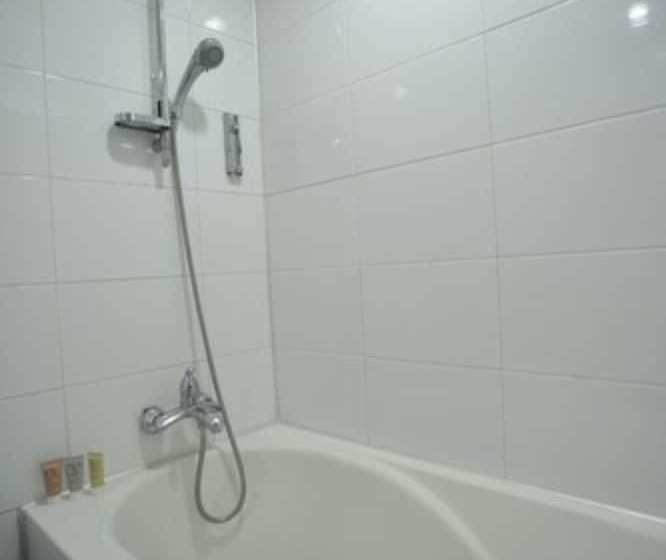 Quarto Familiar, Philos