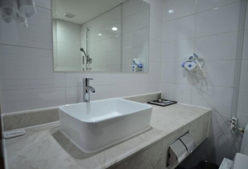 Quarto Familiar, Philos