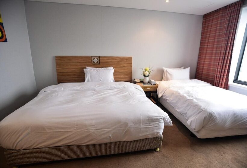 Quarto Familiar, Philos