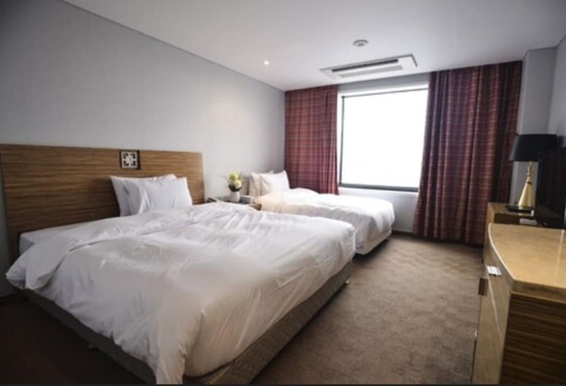 Quarto Familiar, Philos