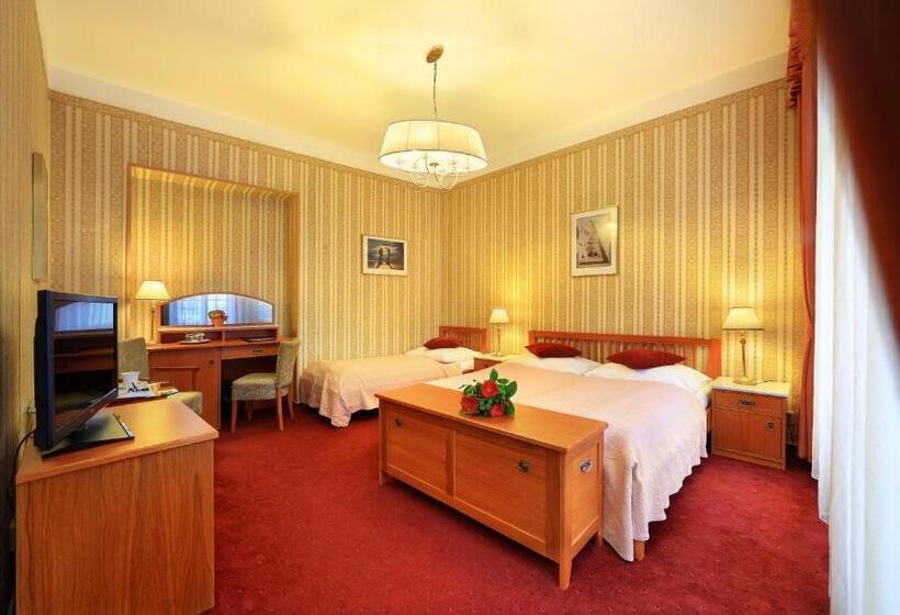 اتاق استاندارد سه نفره, Salvator