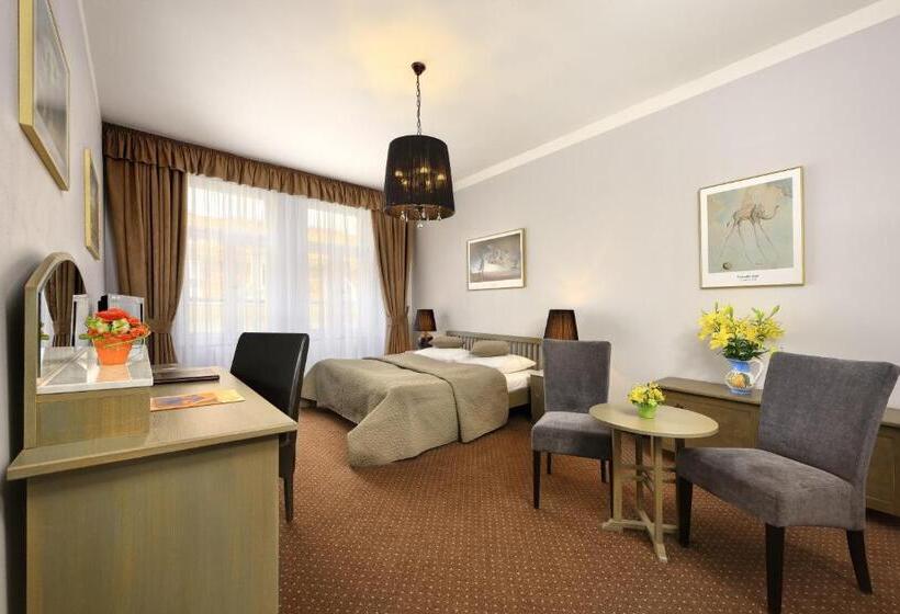 اتاق سوپریور, Salvator