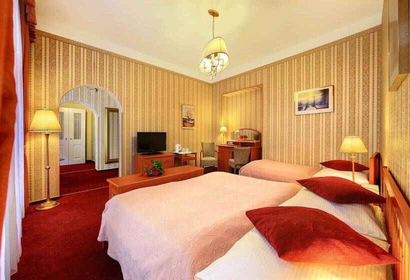 اتاق استاندارد سه نفره, Salvator