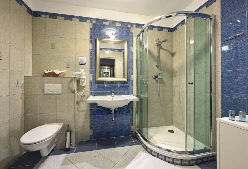 اتاق سوپریور, Salvator