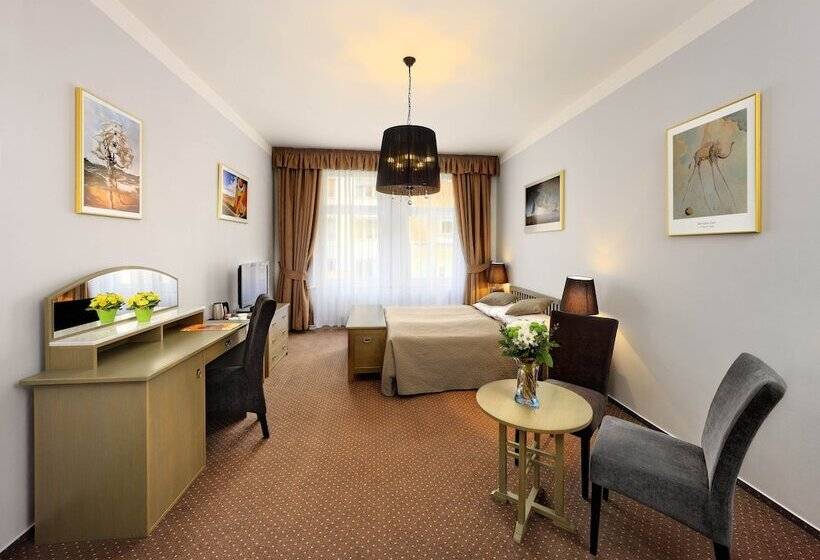 اتاق سوپریور, Salvator