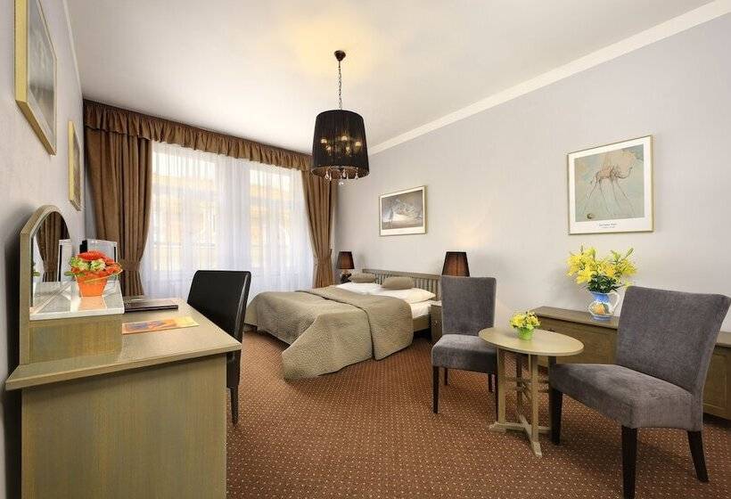 اتاق سوپریور, Salvator