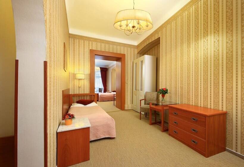 اتاق سوپریور سه تخته, Salvator