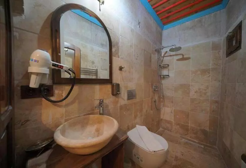 Sviitti Poreallas, Travel Inn Cave
