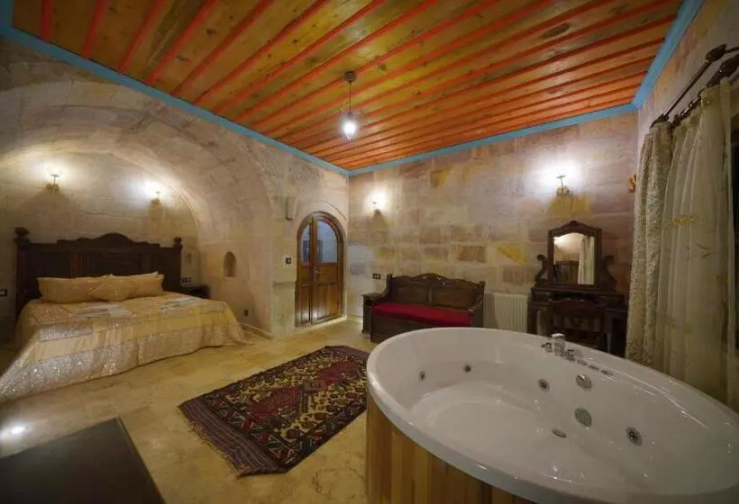Sviitti Poreallas, Travel Inn Cave