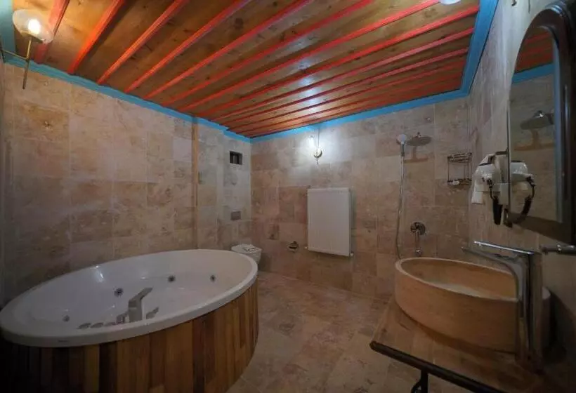 Sviitti Poreallas, Travel Inn Cave