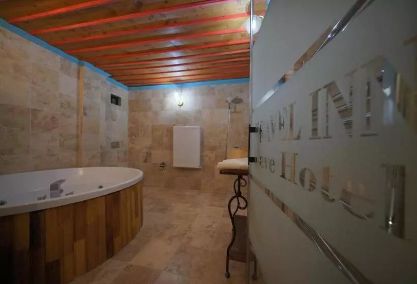 Sviitti Poreallas, Travel Inn Cave