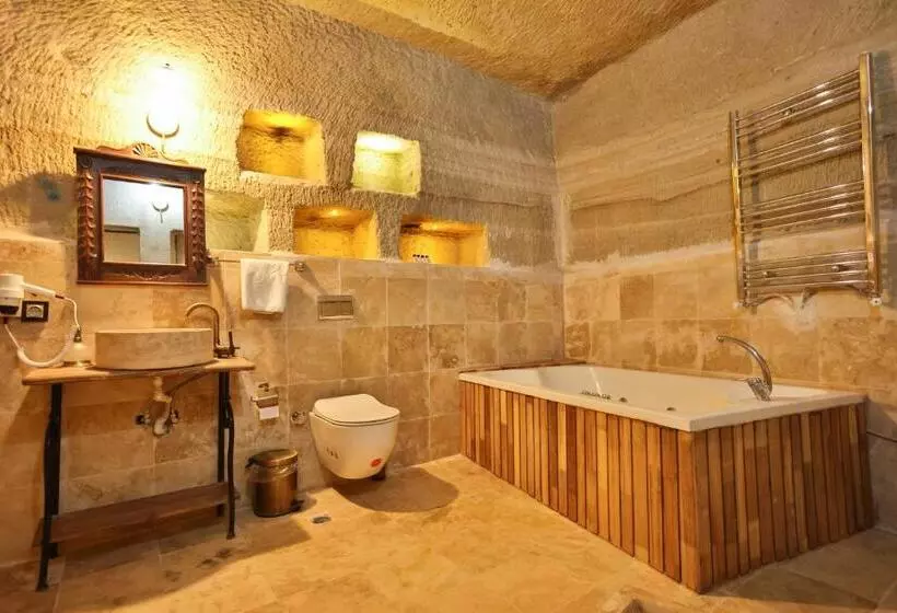 Perhehuone, Travel Inn Cave